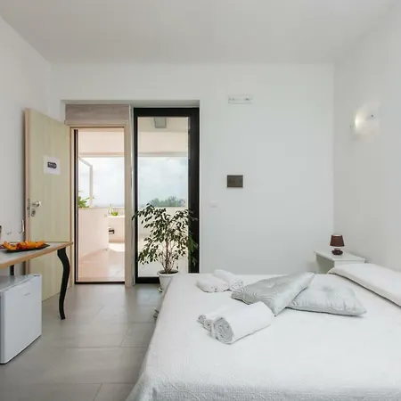 Lamanna's 3* Castro (Lecce)